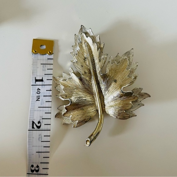 Sarah Coventry Maple Leaf Clip On Earrings and Matching Brooch Silver Tone - Picture 5 of 9